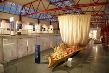 Römisches Schiff im Museum für Antike Schifffahrt
