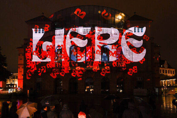 Die Mainzer Gebäude erstrahlen in außergewöhnlichem Licht.