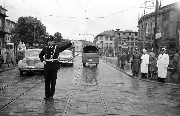 Städtepartnerschaft braucht Werbung: ein französischer Polizist zu Gast in Mainz (1958)