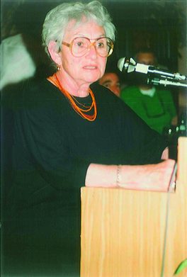 Ruth Eis, geb. Levi spricht bei der Begegnungswoche im Jahr 1991