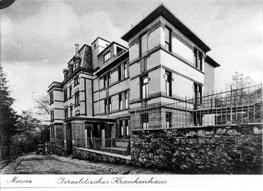 Zahlreiche alte jüdische Frauen und Männer wurden im jüdischen Krankenhaus einquartiert, bevor man sie deportierte. Standort: Gonsenheimer Straße (heute: Fritz-Kohl-Straße)