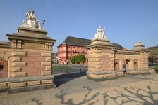 Bildergalerie Kurfürstliches Schloss Schlosstor Blick auf das Kurfürstliche Schloss durch das Schlosstor am Rhein