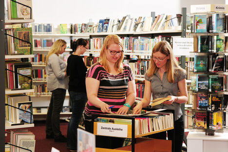 Bibliothekarinnen der Öffentlichen Bücherei -Anna Seghers-