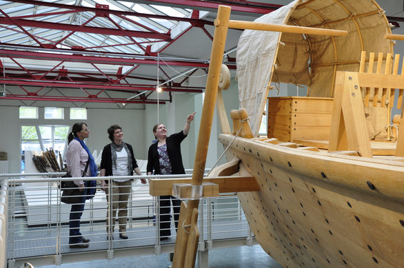 Besucher des Museums für Antike Schifffahrt