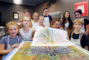 Kinder bei einem Workshop im Druckladen des Gutenberg-Museums. © Gutenberg-Museum, Mainz, Foto: Bernd Eßling